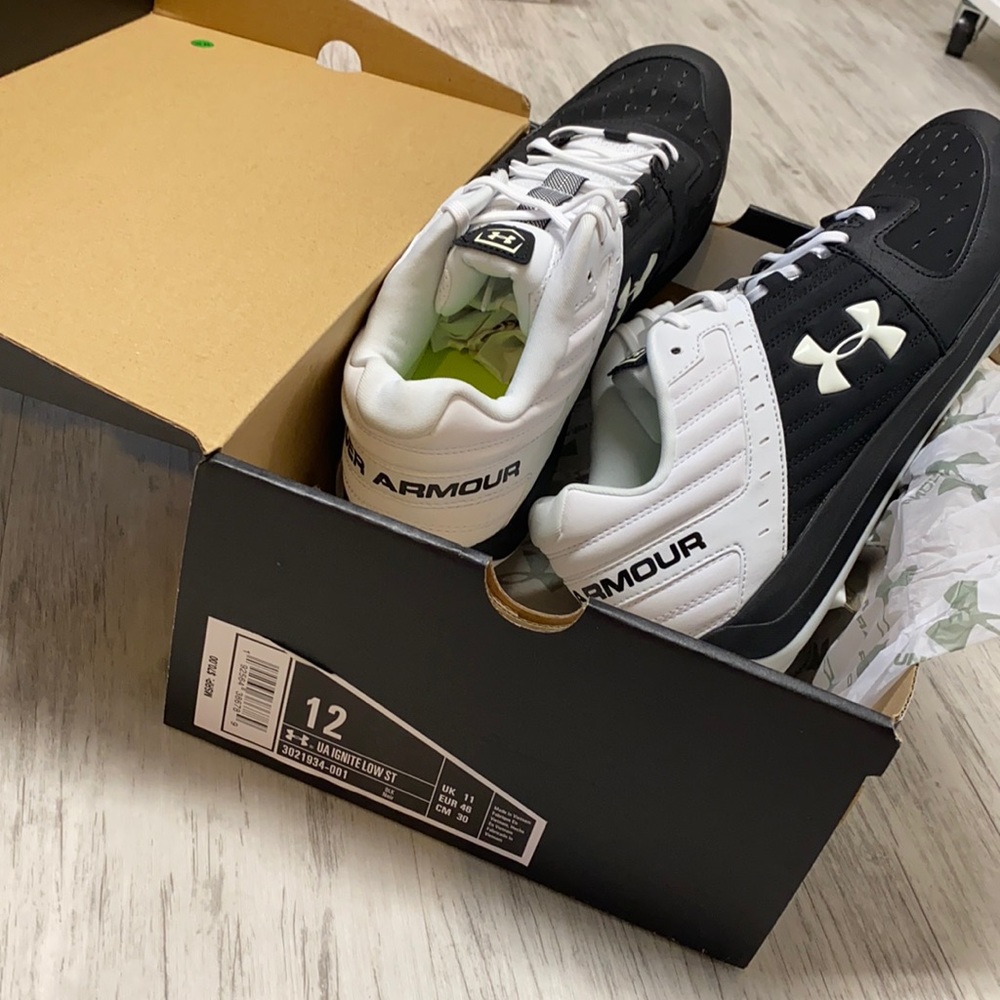 New UA cleats sz 12